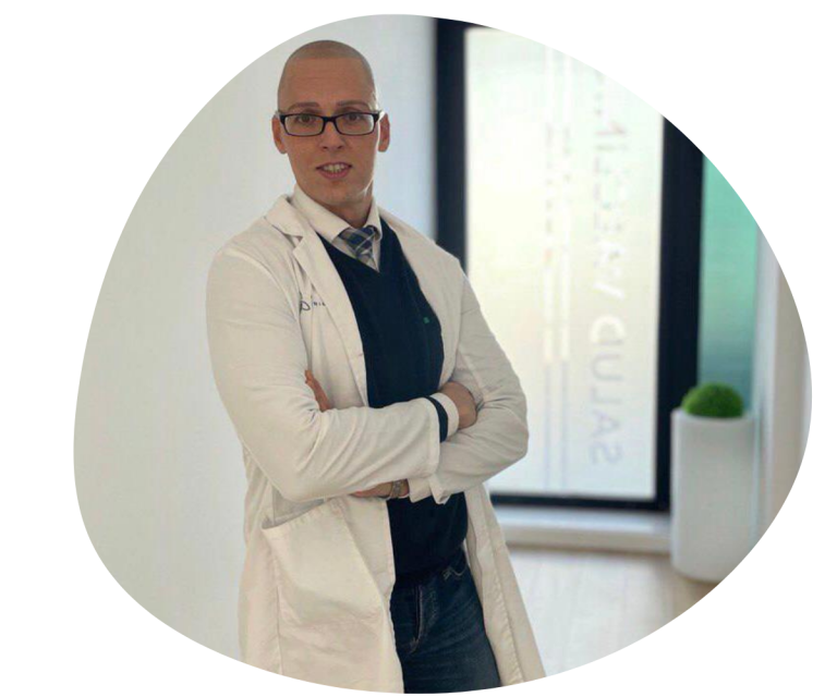 52 768x640 Dr. Molina, el mejor urólogo de España 2022